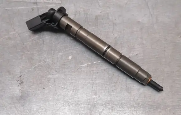 Audi A4 S4 B7 8E 8H Fuel injector 059130 061114 SB5CDMMFNL