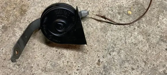 BMW 7 E65 E66 Horn signal E30055306
