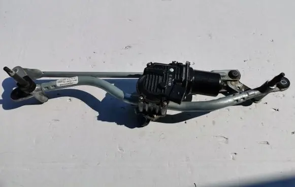 Audi A4 S4 B8 8K Front wiper linkage and motor
