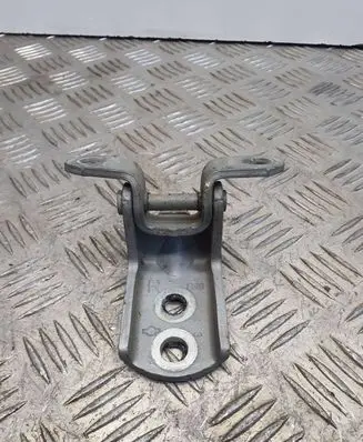 Nissan Qashqai Front door lower hinge 