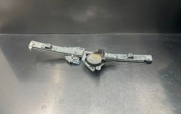 Suzuki Grand Vitara II Front door window regulator with motor 8346065J00 2621003530