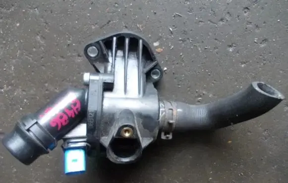 Audi A4 S4 B6 8E 8H Thermostat housing 