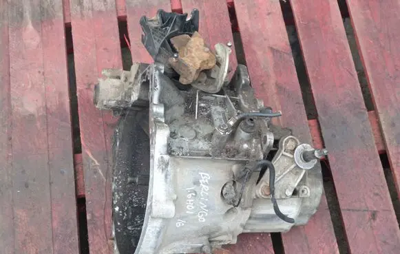 Citroen Berlingo Manual 5 speed gearbox 9680886610 20392521
