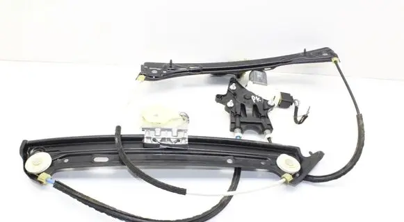 BMW 4 F32 F33 Front door electric window regulator 7352747