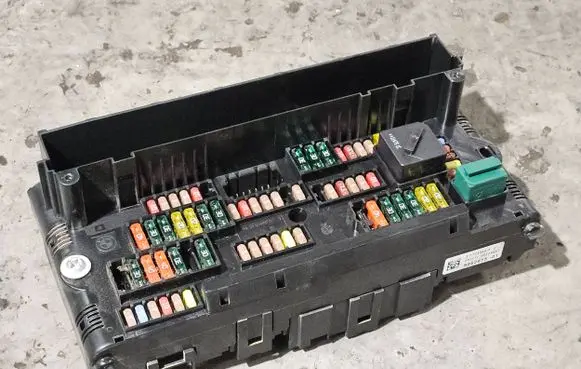 BMW 5 F10 F11 Fuse module 9252815 317033442