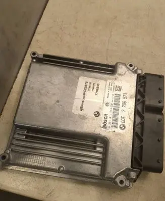 BMW 3 E90 E91 Engine control unit/module 7798540 7796571 0281011564