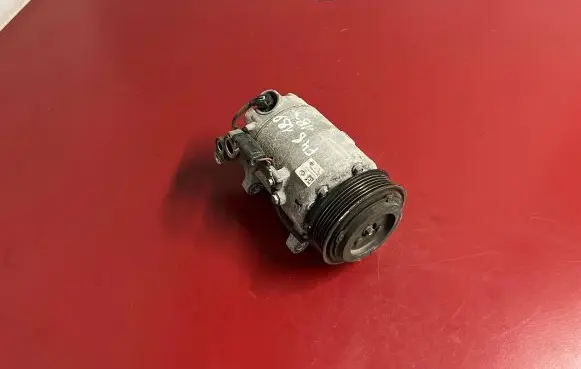 BMW X1 F48 F49 Air conditioning (A/C) compressor (pump) 6811432 64526811432