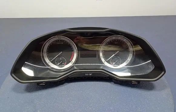 Skoda Superb B5 (3U) Speedometer (instrument cluster) 3V0920711A