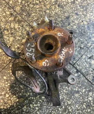 Toyota RAV 4 (XA20) Front wheel hub