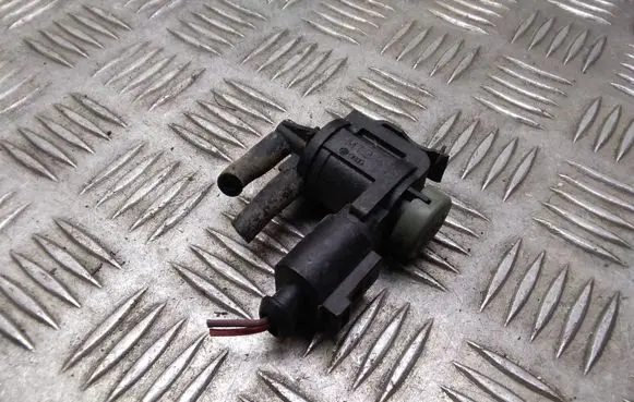 Volkswagen Phaeton Valve vacuum 1J0906283C