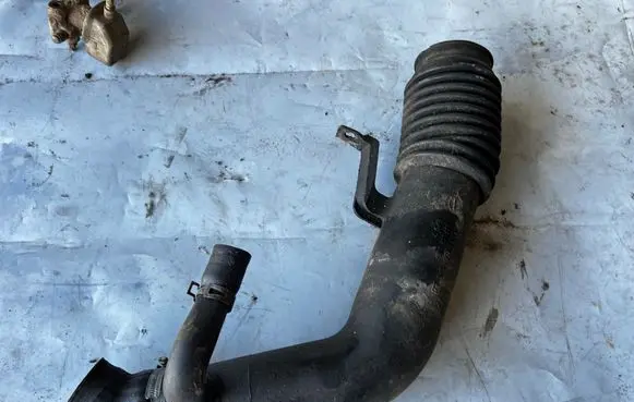 Opel Frontera B Turbo air intake inlet pipe/hose 897142010