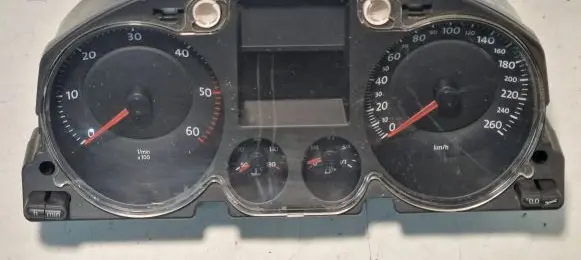 Volkswagen PASSAT B6 Speedometer (instrument cluster)