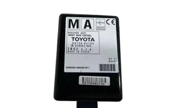 Toyota Auris E180 Door control unit/module 8974002100