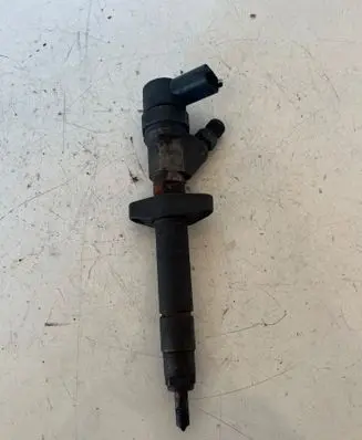 BMW 5 E60 E61 Fuel injector 0445110