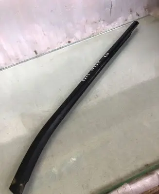Nissan Juke II F16 Rubber seal rear door window/glass 