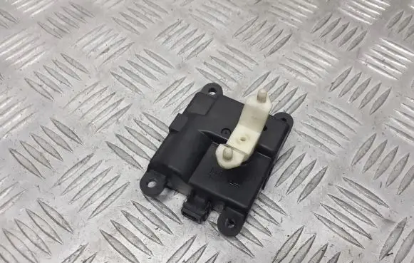 Nissan Primera Central body control module 3C27030840