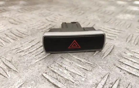 Ford Mondeo Mk III Hazard light switch 13A350A