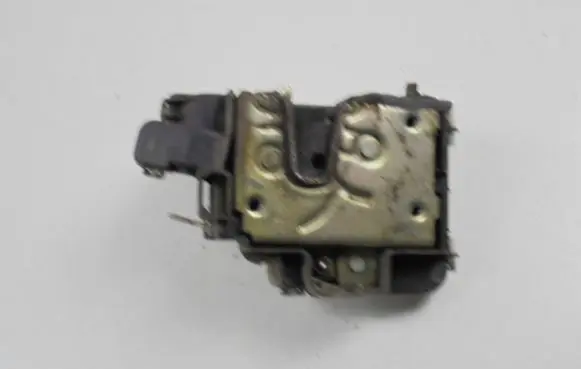 Volkswagen Polo II 86C 2F Rear door lock 1H4839015