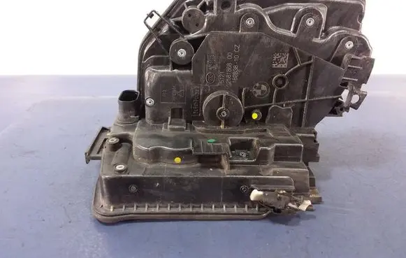 BMW 7 G11 G12 Front door lock 2581868