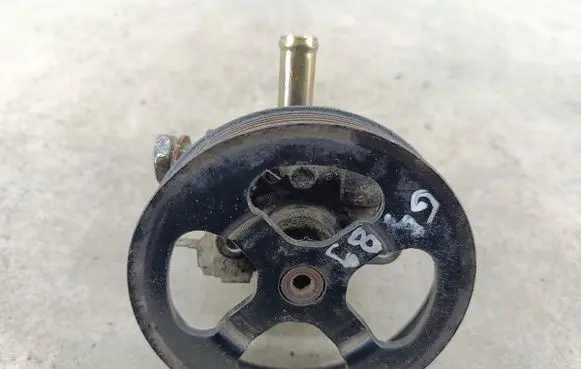 Mitsubishi Outlander Power steering pump KYB