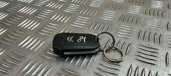 Citroen C4 Cactus Ignition key/card 
