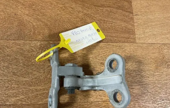Volvo V50 Front door upper hinge 30784888 A046572