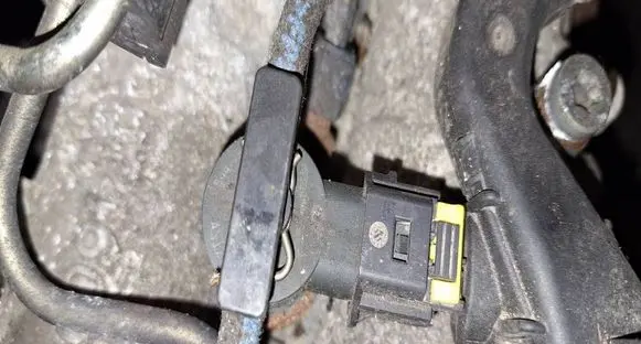Opel Insignia A Fuel injector 0445110423