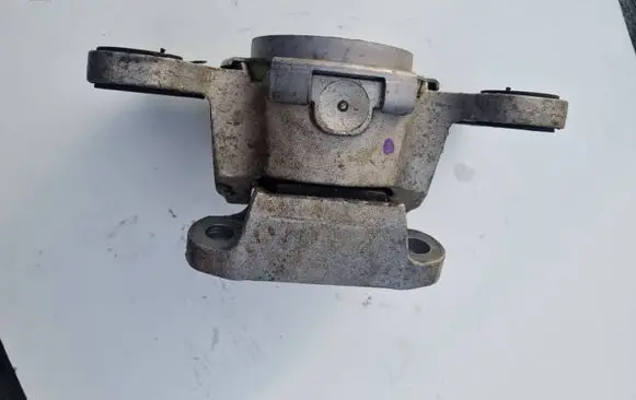 Land Rover Evoque I Engine mount bracket 4714714