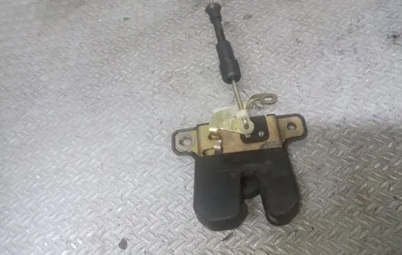 Audi A6 S6 C5 4B Tailgate/trunk/boot lock/catch/latch B5827505B
