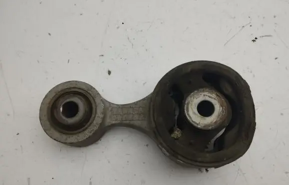 Honda CR-V Engine mount bracket 089007