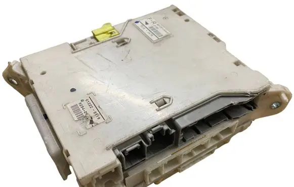 Lexus GS 300 350 430 450H Fuse module 8273030A61 8267230120 7B161478