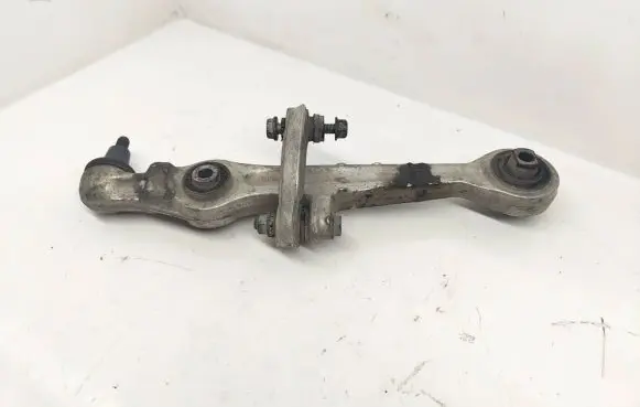 Volkswagen PASSAT B5 Front control arm 4D0407155J