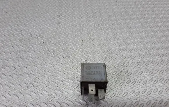Volkswagen PASSAT B5 Other relay 8D0951253A