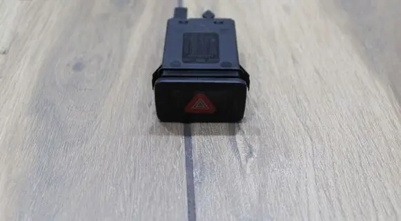 Volkswagen Golf IV Hazard light switch 1J0953235A