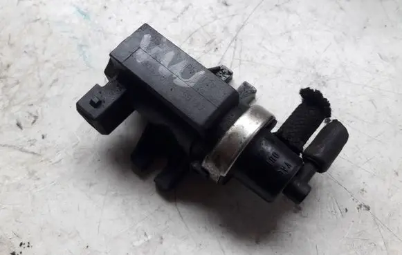 Volkswagen PASSAT B5 Vacuum valve 1H0906627