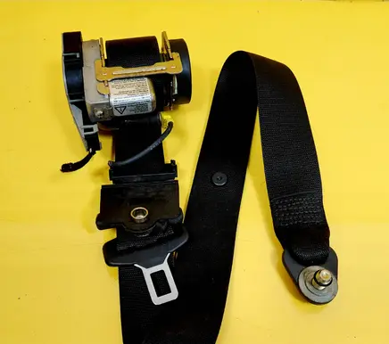 Mercedes-Benz E W210 Front seatbelt 2108605285 040215