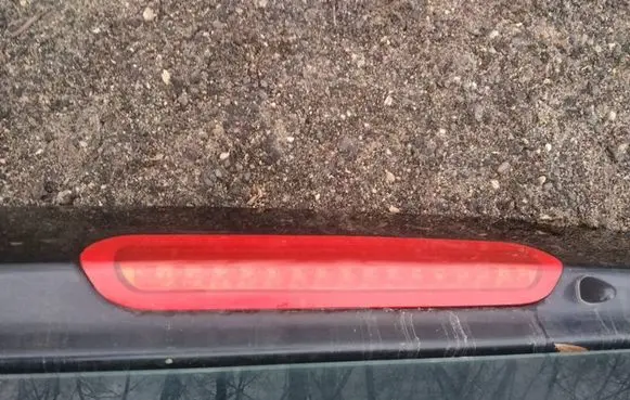 KIA Sportage Third/center stoplight