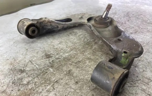 Nissan Navara D40 Front lower control arm/wishbone