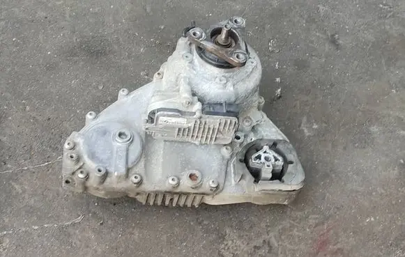 BMW X6 E71 Gearbox transfer box case 7610586 27107610586 7610585