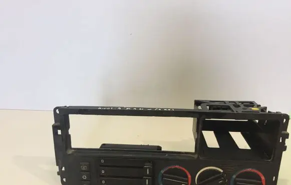 BMW 5 E34 Climate control unit 83511158351114 65811384121 1374214