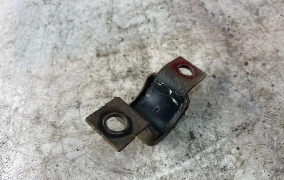 Chrysler 300 - 300C Sway bar bush bracket, rear 