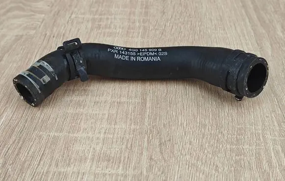 Engine coolant pipe/hose