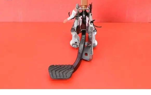Nissan Qashqai Accelerator throttle pedal