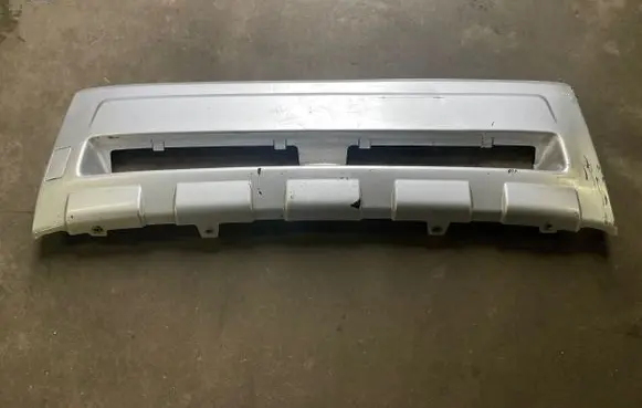 Front bumper splitter molding