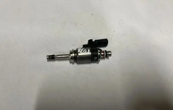 Seat Leon (5F) Fuel injector 04E906036AD