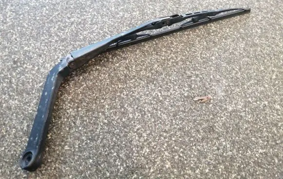 Nissan X-Trail T30 Rear wiper blade arm 