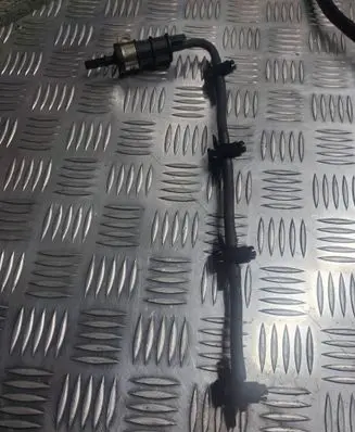 Opel Vivaro Fuel injector supply line/pipe 