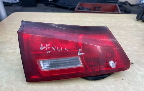 Lexus IS 220D-250-350 Tailgate rear/tail lights 