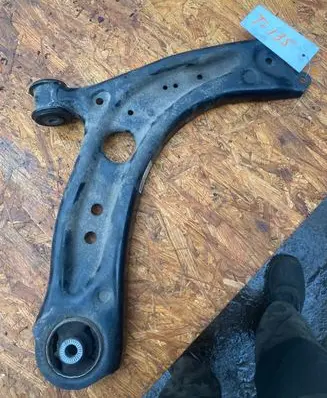 Volkswagen Golf VII Front control arm 5Q0407152R 1902492320 2KBK4MA