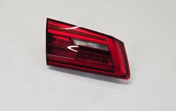 Tailgate rear/tail lights